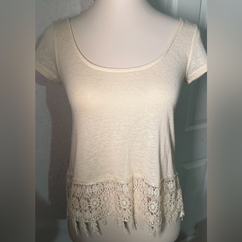 rue21 Ivory Lace Trim Cropped Scoop Neck Short Sleeve Blouse XS
